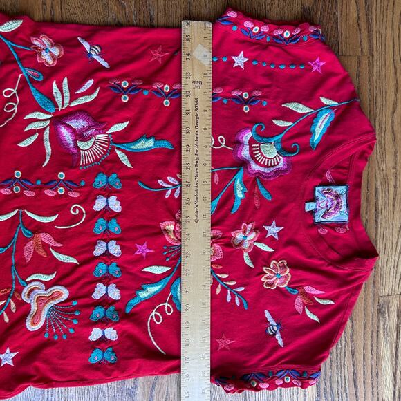 Johnny Was Averi Relaxed Red Tee 100% Cotton Botanical Embroidery Size Small - Picture 10 of 11